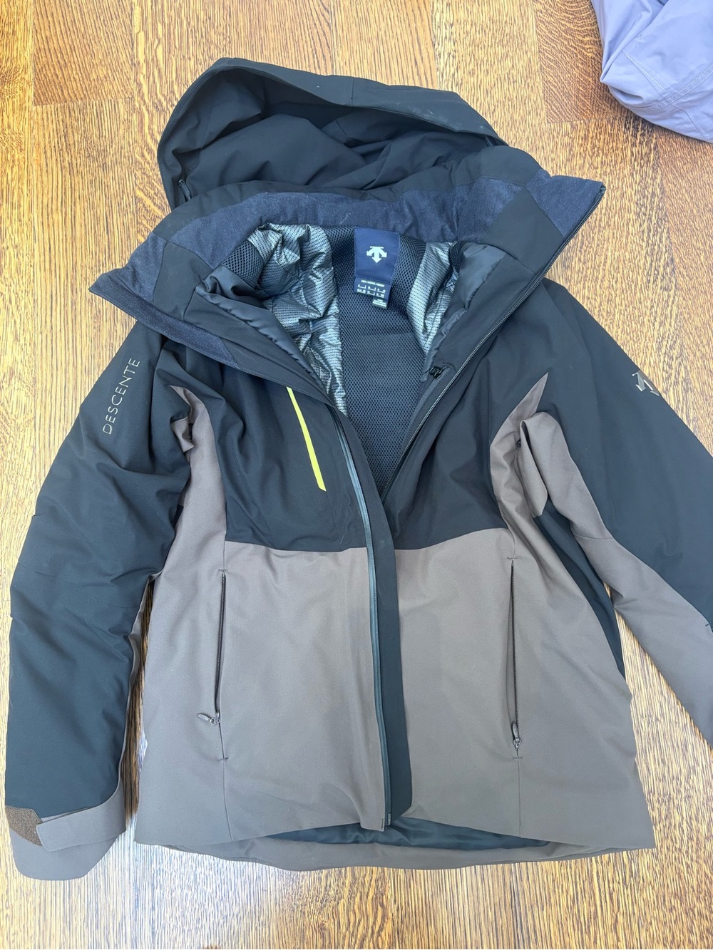 Descente men's Black & Brown Insulated Ski Jacket with Hood